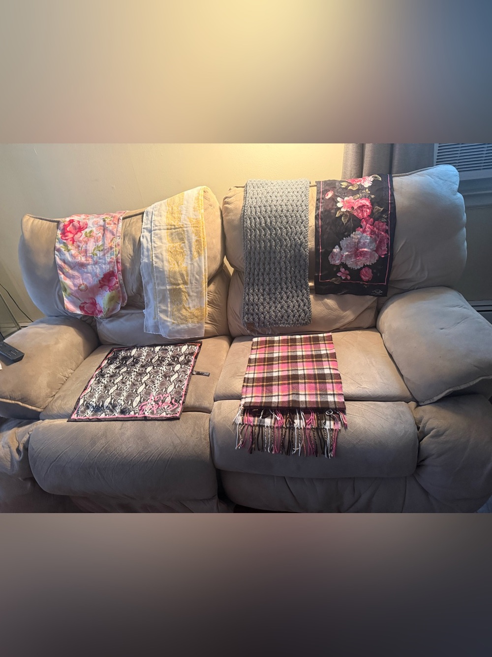 Bundle of 6 women’s scarves